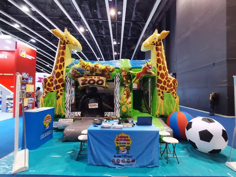 Leisure Activities® باغ وحش را به نمایشگاه IAAPA ASIA با قلعه بادی بادی 4 متری می آورد.